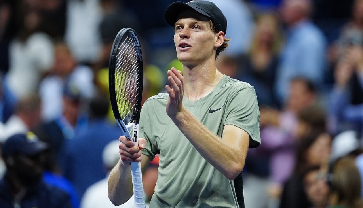 Defending champion Jannik Sinner advanced to the semi-finals of the ATP 500 China Open