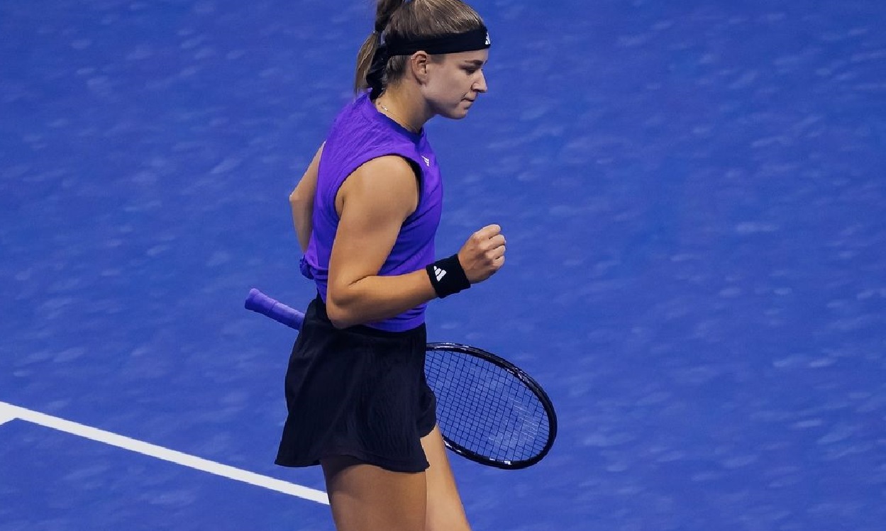 Karolina Muchova advanced to the quarter-finals of the WTA 1000 China Open